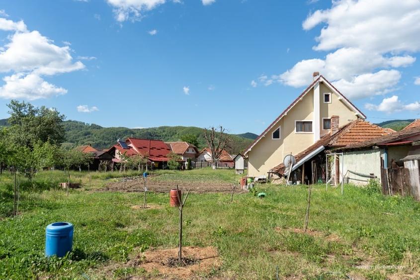 Duplex cu 5 camere cu Canalizare în Ponor