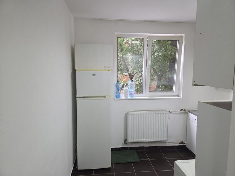 Inchiriez garsoniera confort 1 Pret 230 eu negociabil - 1