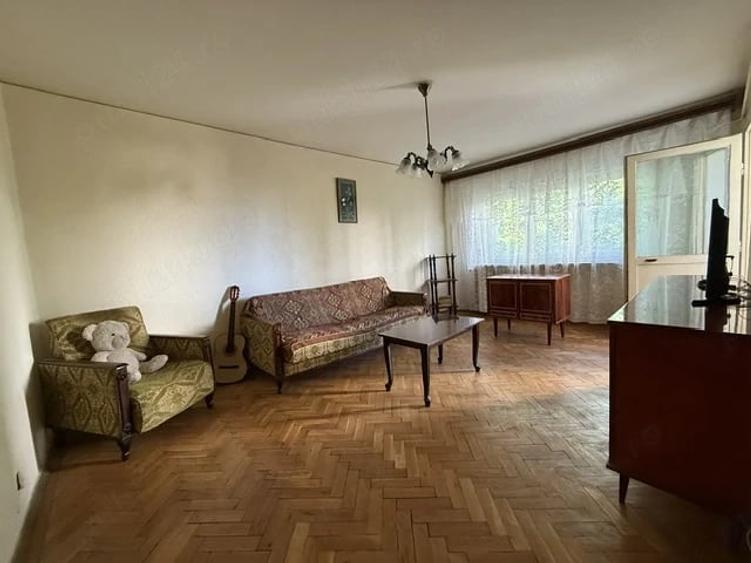 Apartament cu 3 camere decomandat în Brazda lui Novac