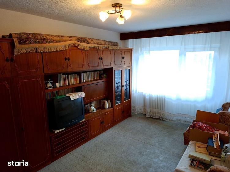 Apartament cu 3 camere decomandat în Trivale