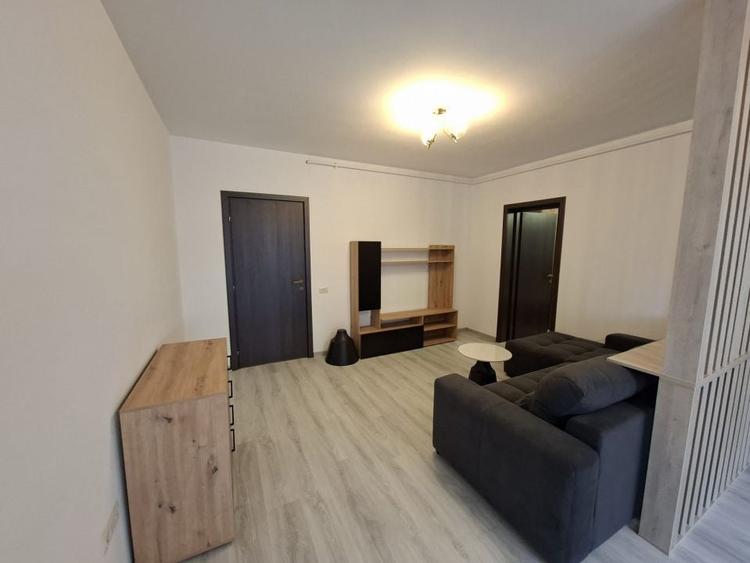 Apartament cu 2 camere semidecomandat, mobilat în Sânpetru