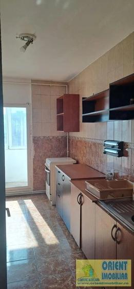 Apartament cu 3 camere decomandat în Tomis II