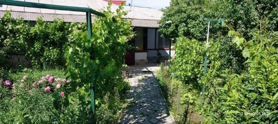 Casă individuală cu 2 camere cu Teren 1650 Mp în Gorneni