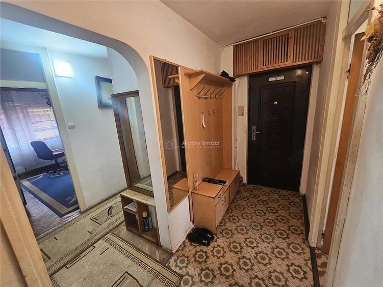 Apartament cu 4 camere decomandat în Micro IV