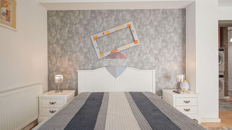 Apartament cu 3 camere decomandat, mobilat în Tractorul
