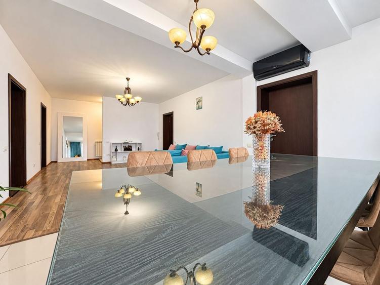 Apartament cu 3 camere decomandat, mobilat în Lipovei