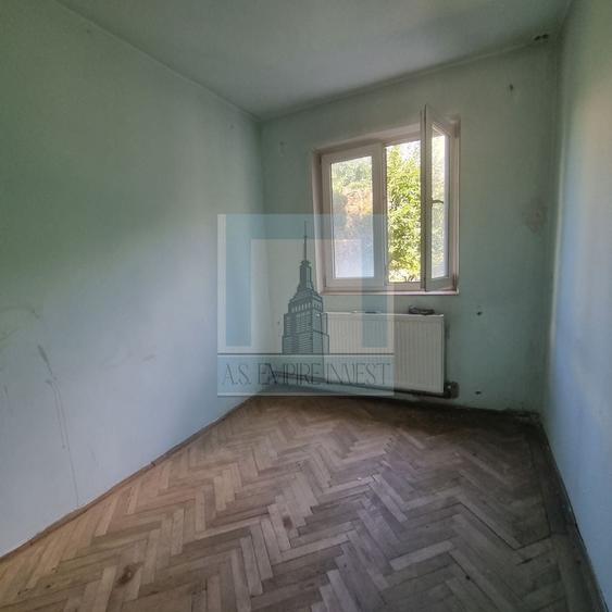 Apartament cu 3 camere semidecomandat în Vlahuță