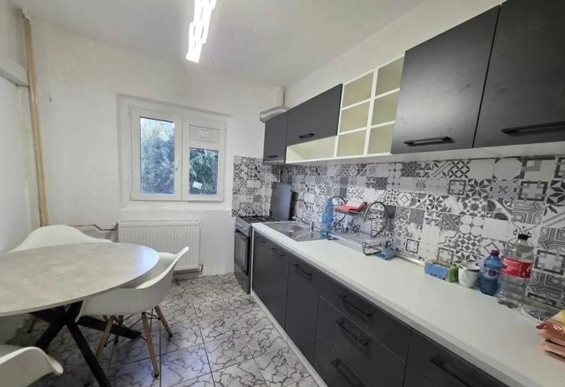 Apartament cu 2 camere decomandat, mobilat în Brâncoveanu