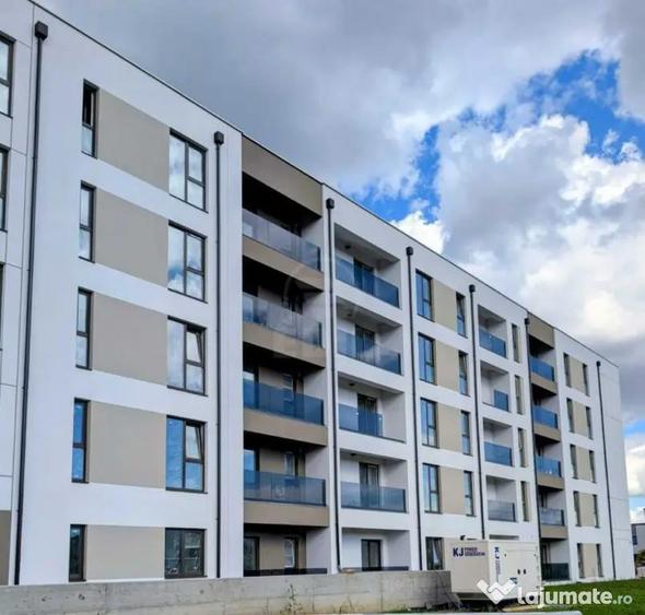 Apartament cu 4 camere semidecomandat în Florești