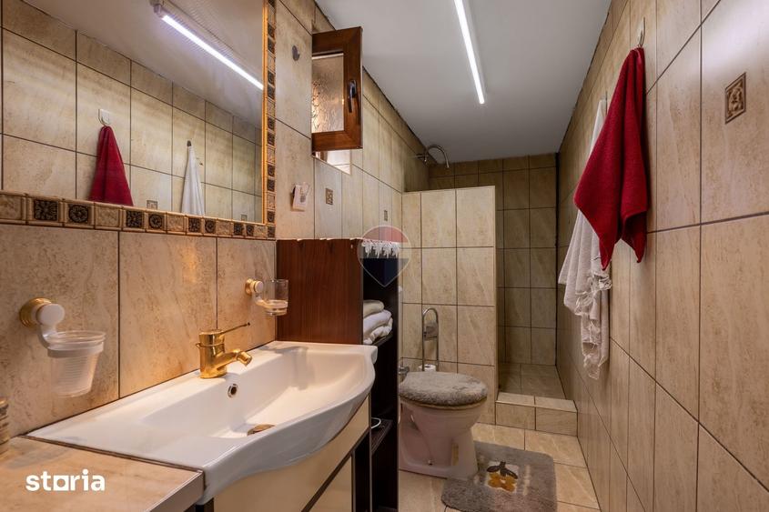 Casă cu 4 camere decomandat cu Teren 1000 Mp în Pârneava