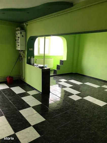 Apartament cu 4 camere în Micro 18