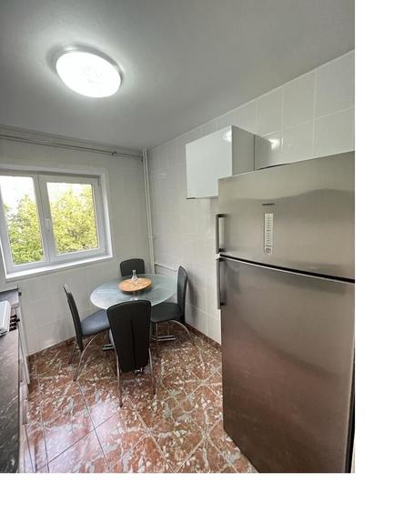 Apartament cu 3 camere în Drumul Taberei