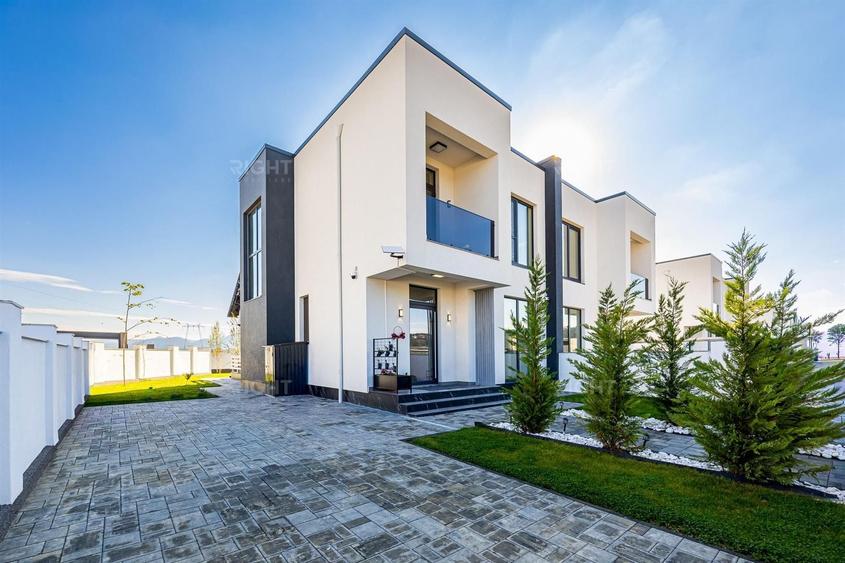 Duplex cu 4 camere decomandat cu Canalizare în Sânpetru