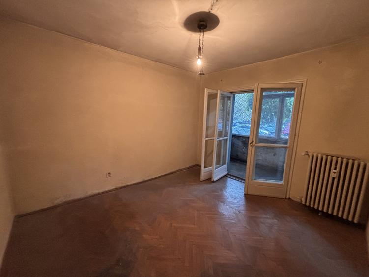 Apartament cu 3 camere decomandat în Ștefan cel Mare