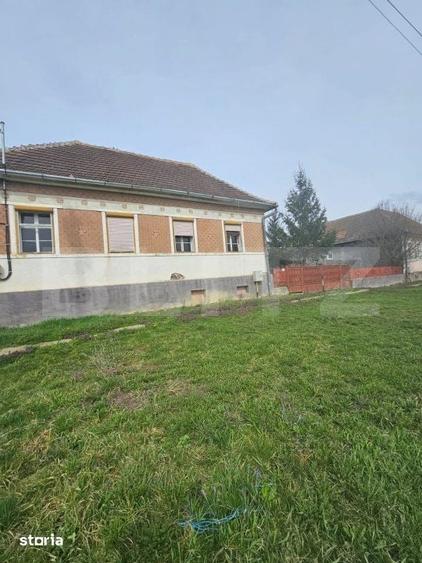 Casă cu 3 camere cu Teren 2766 Mp în Batoș