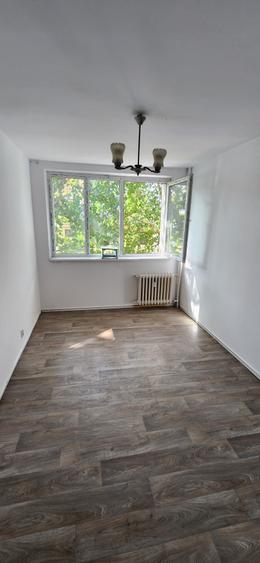 Apartament cu 3 camere semidecomandat în P-ța Gorjului