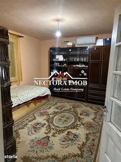 Casă cu 5 camere cu Teren 2300 Mp în Pocola