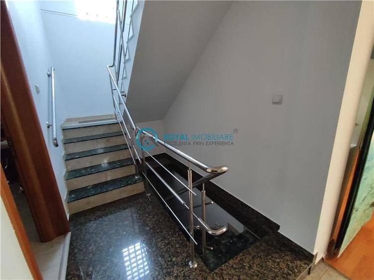 Casă individuală cu 6 camere cu Canalizare în Traian