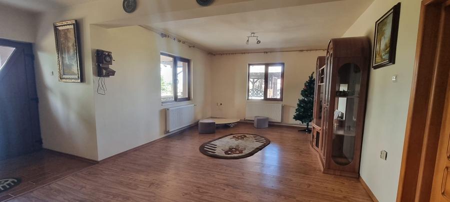 Casă individuală cu 7 camere cu Garaj în Căteasca