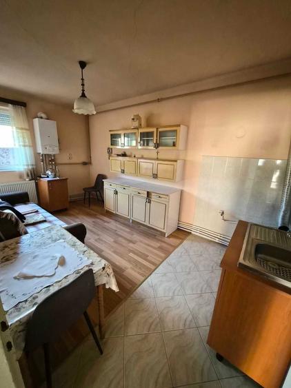 Casă cu 3 camere în Central