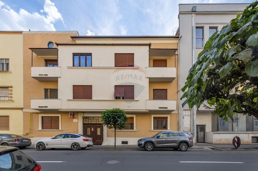 Apartament cu 4 camere de vânzare în zona Ultracentral - 1