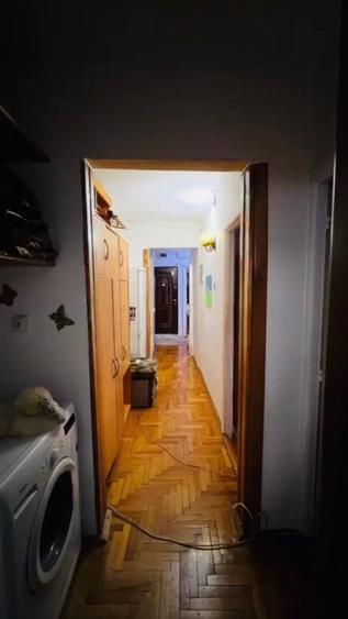 Apartament cu 3 camere decomandat, mobilat în Girocului