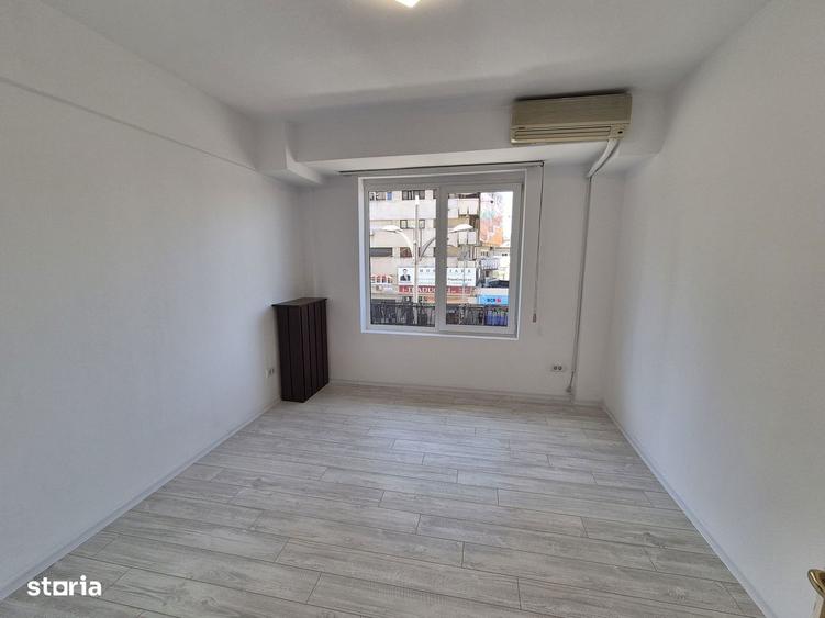 Apartament cu 3 camere decomandat în Romană