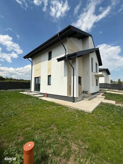 Casă cu 4 camere cu Teren 420 Mp în Valea Adâncă