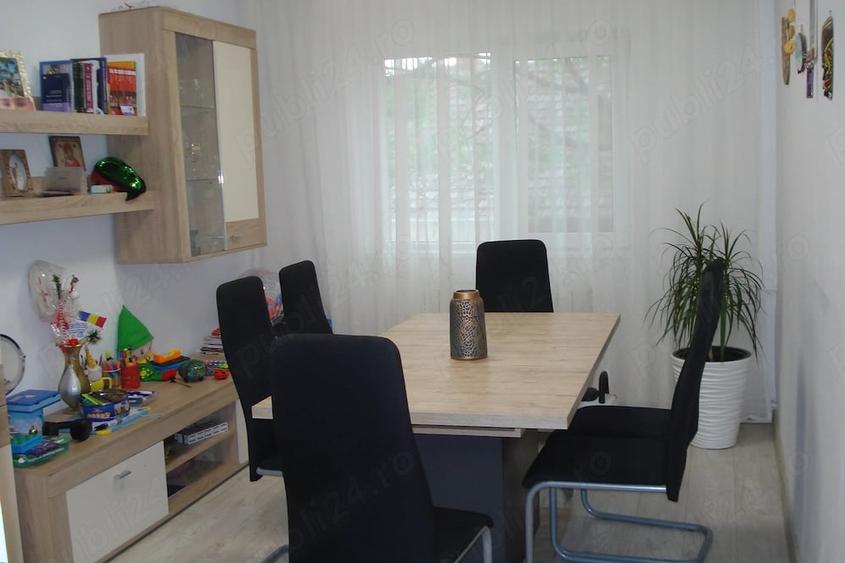 Apartament cu 4 camere decomandat în Lipovei