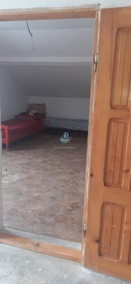 Casă individuală cu 5 camere cu Teren 805 Mp în Periferie