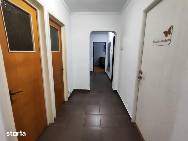Apartament cu 3 camere decomandat în Ștefan cel Mare
