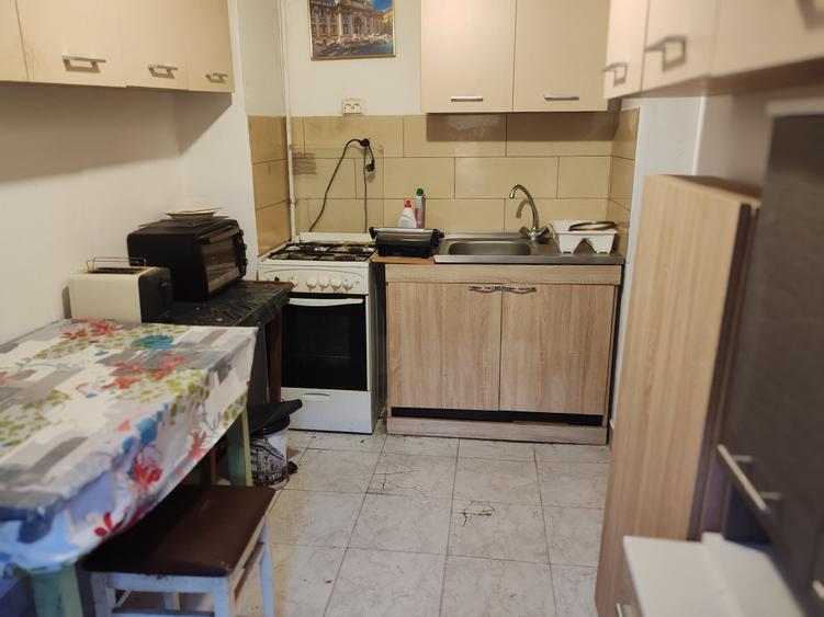 Casă cu 4 camere cu Canalizare în Central