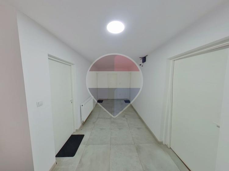 Birou, de 30 mp, în Central
