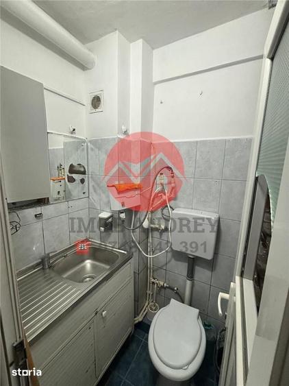 Garsonieră în Vest