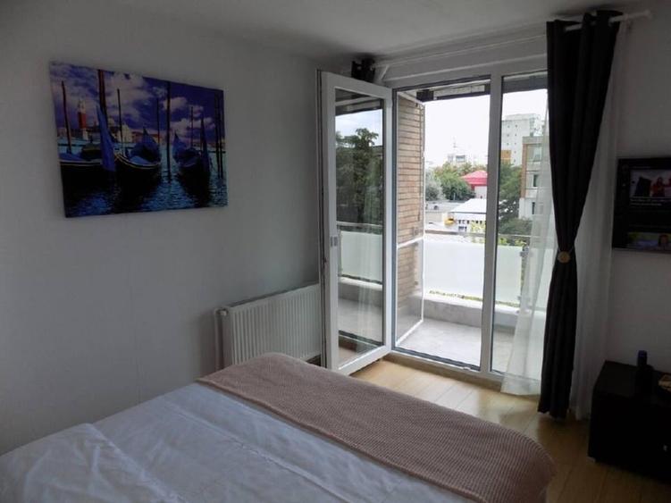 Apartament cu 3 camere semidecomandat, mobilat în Țiglina 2