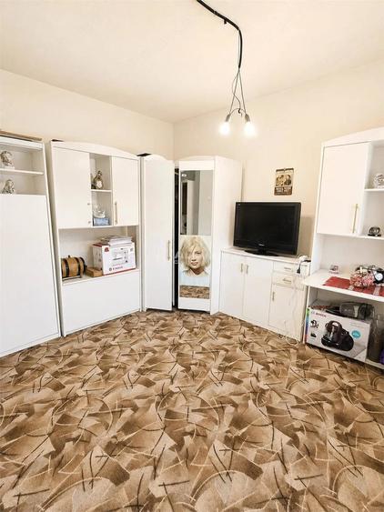 Casă cu 6 camere cu Teren 250 Mp în Colonia Tălmaciu