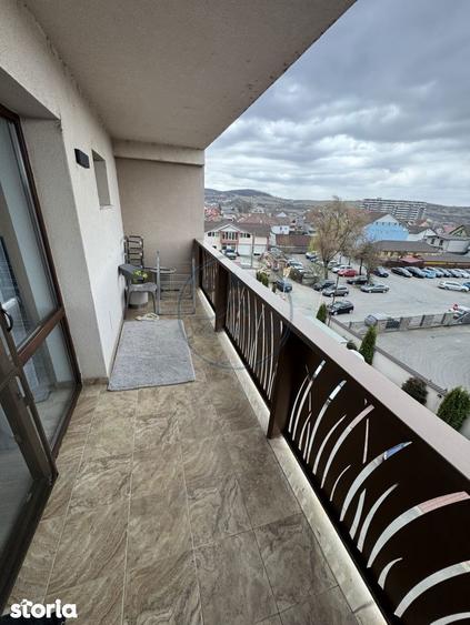 Apartament cu 3 camere, mobilat în Independenței