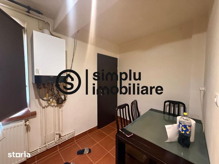 Apartament cu 3 camere decomandat în Rovine
