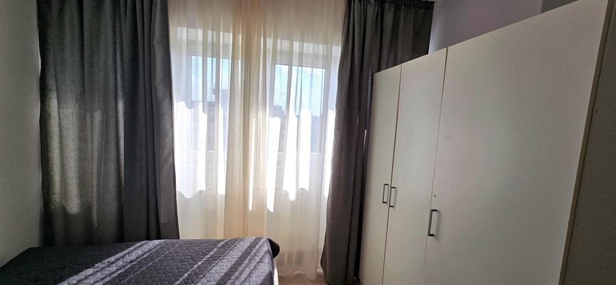 Apartament cu 3 camere semidecomandat în Apărătorii Patriei