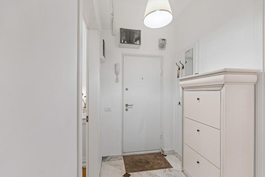 Apartament cu 3 camere semidecomandat în Universitate
