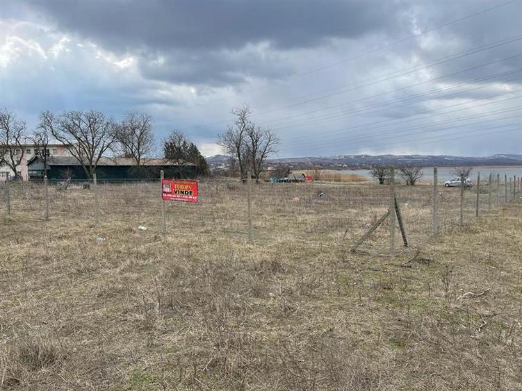 Teren Construcții intravilan de 9000 mp, în Vest