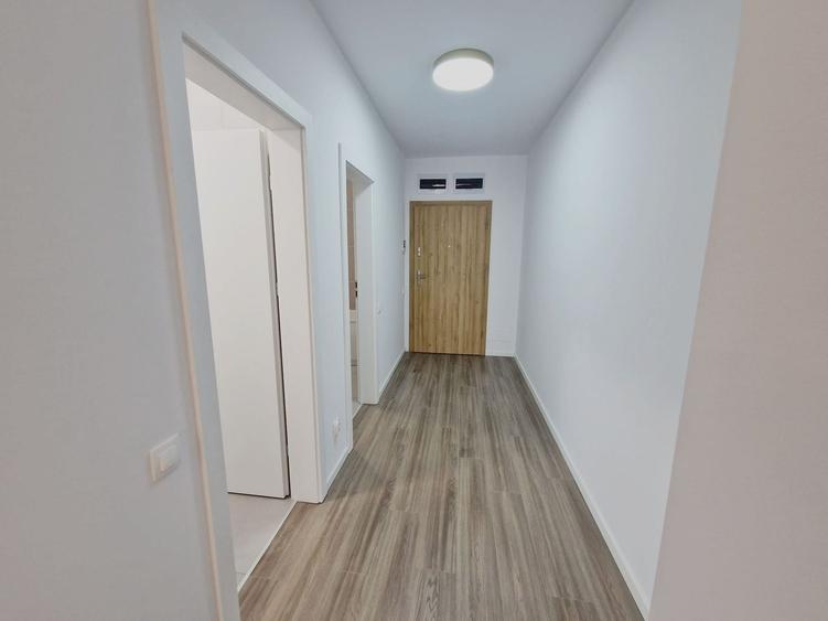 Apartament cu 3 camere semidecomandat, mobilat în Florești