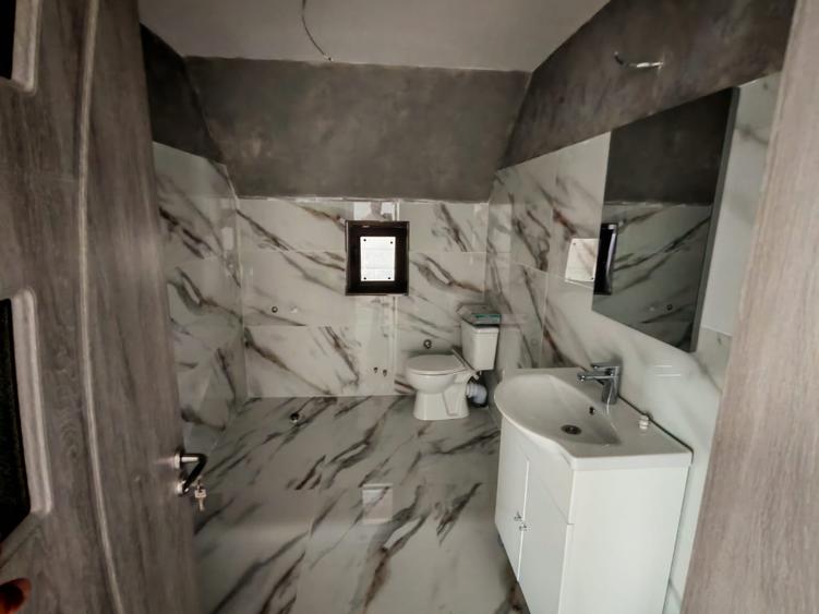 Casă individuală cu 5 camere cu Teren 230 Mp în Lumina