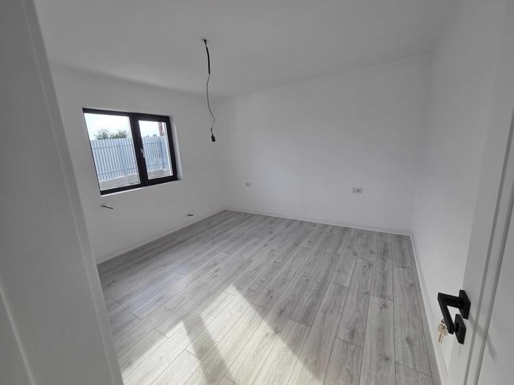 Casă cu 3 camere în Tulucești
