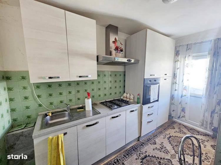 Apartament cu 3 camere decomandat în Ștefan cel Mare