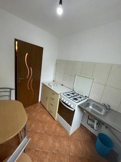 Apartament cu 2 camere semidecomandat, mobilat în Păcurari