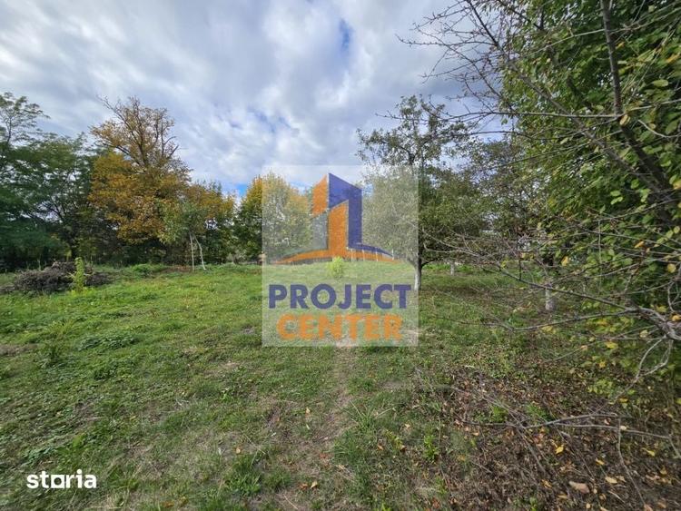 Casă cu 7 camere cu Teren 2211 Mp în Central