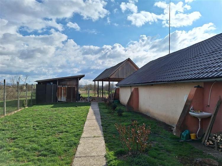Casă individuală cu 3 camere cu Canalizare în Săbolciu
