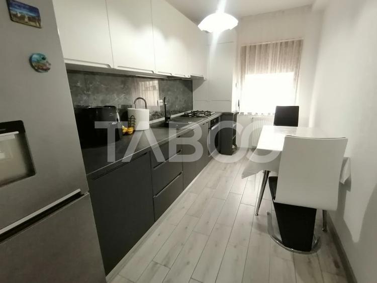 Apartament cu 2 camere decomandat, mobilat în Piața Cluj