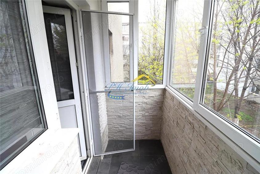 Apartament cu 4 camere decomandat în Turnătorie